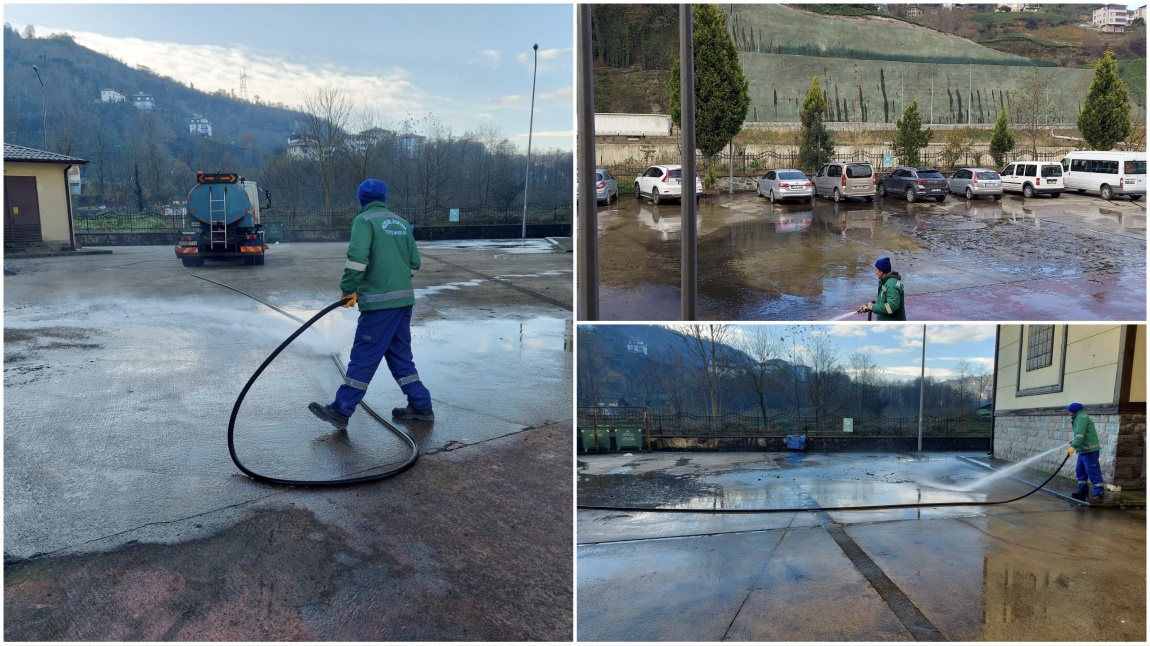 Rize Belediyesi Temizlik İşleri Birimi Tarafından Okulumuzun Bahçesi Yıkandı